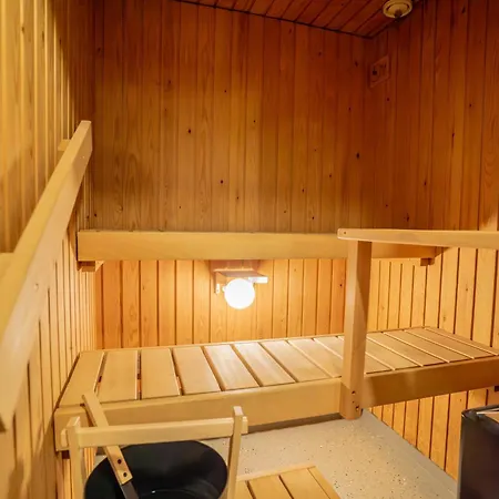 Moderni Saunallinen Asunto Keskustassa Ilmaisella Parkkipaikalla 아파트 *