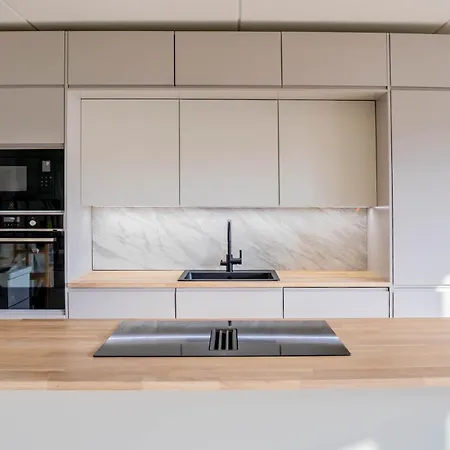 Moderni Saunallinen Asunto Keskustassa Ilmaisella Parkkipaikalla Apartment *