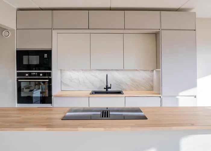 Moderni Saunallinen Asunto Keskustassa Ilmaisella Parkkipaikalla 아파트 *